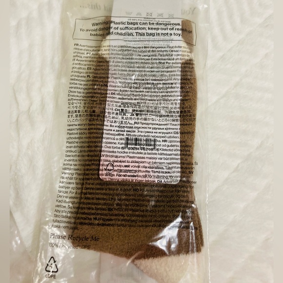 🆕 “Spencer Sock” Varley Unisex Stylish Tan and White Fuzzy Yoga Socks! 💥 - Picture 5 of 8